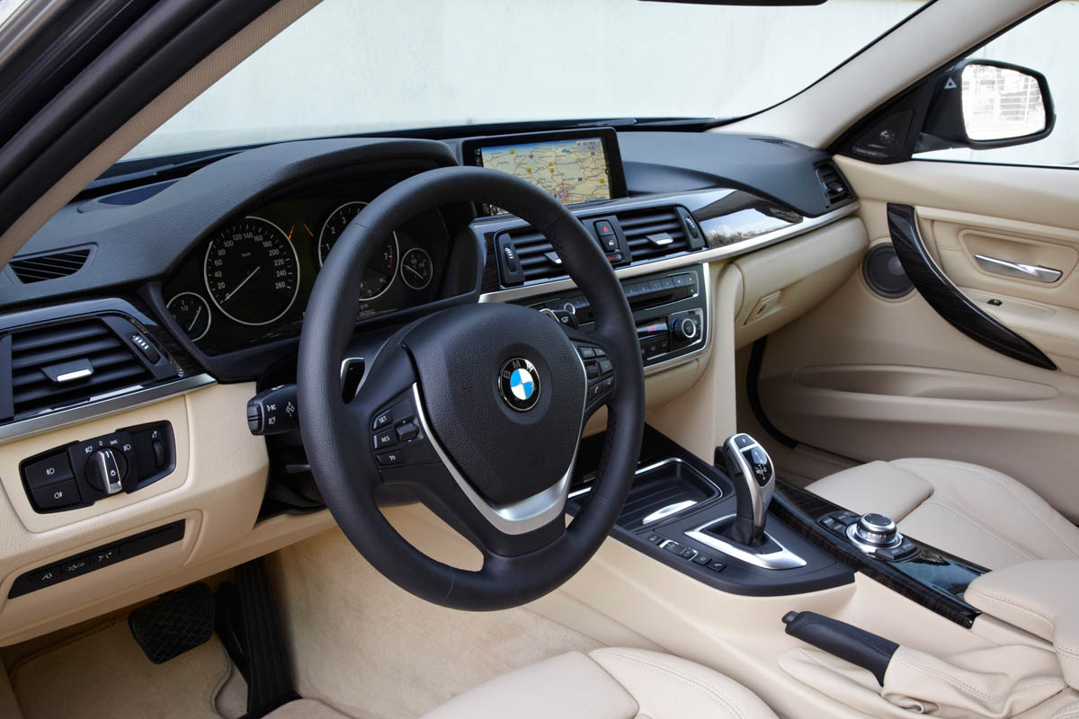 2012 BMW 328i Touring interior dashboard