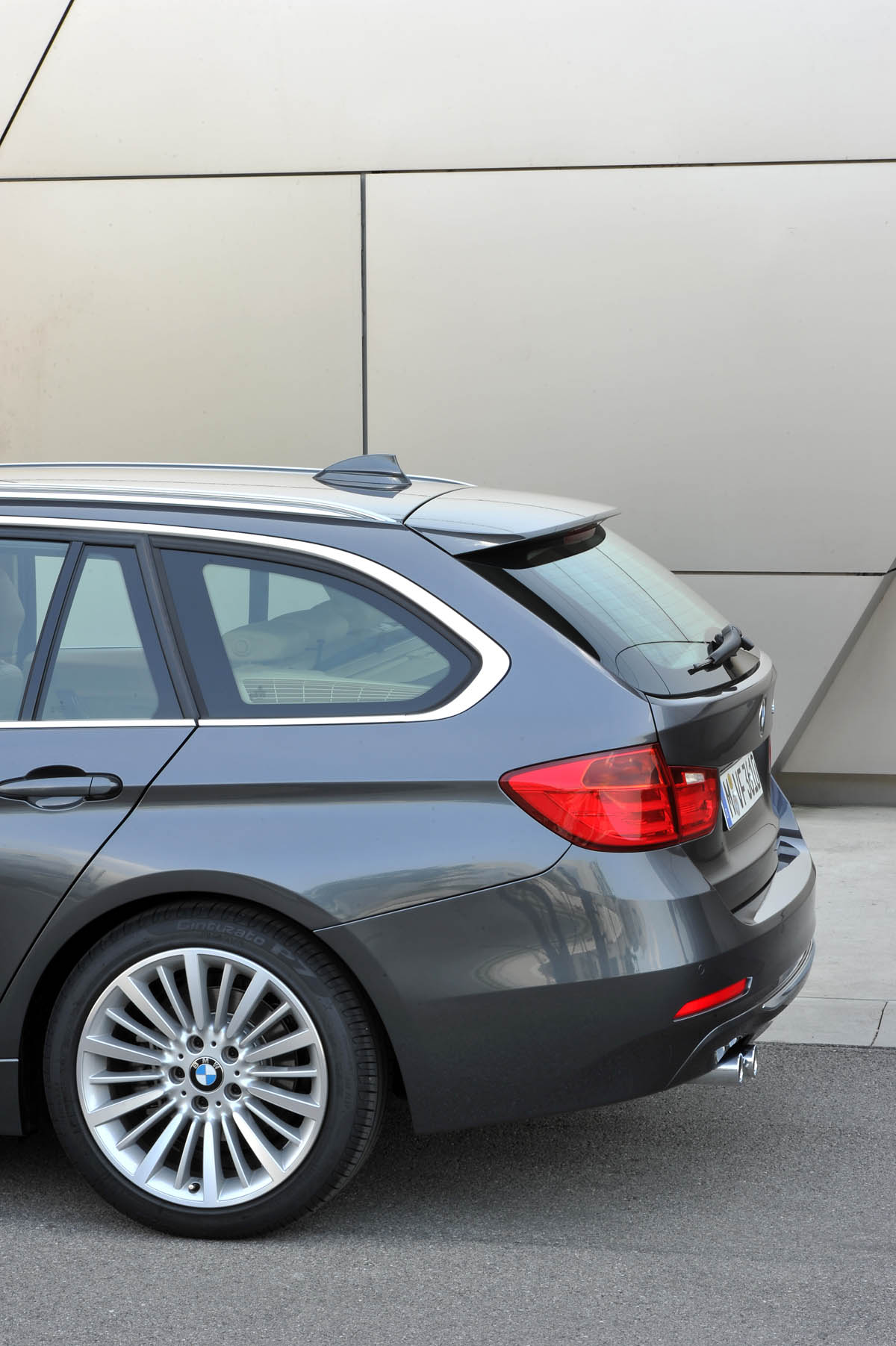 2012 BMW 328i Touring tailgate down