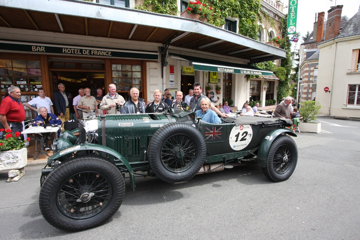 Derek Bell and Mission Motorsport