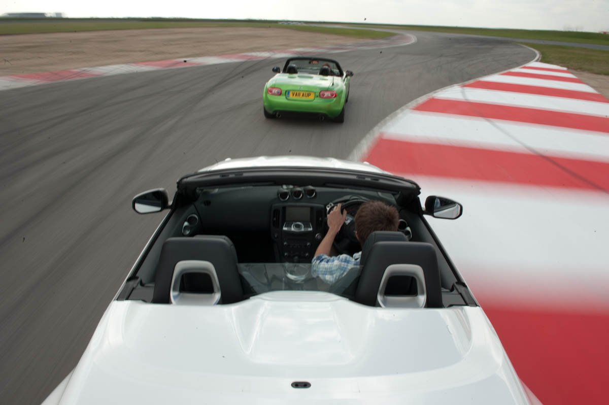 Mazda MX-5 vs Nissan 370Z Roadster track battle
