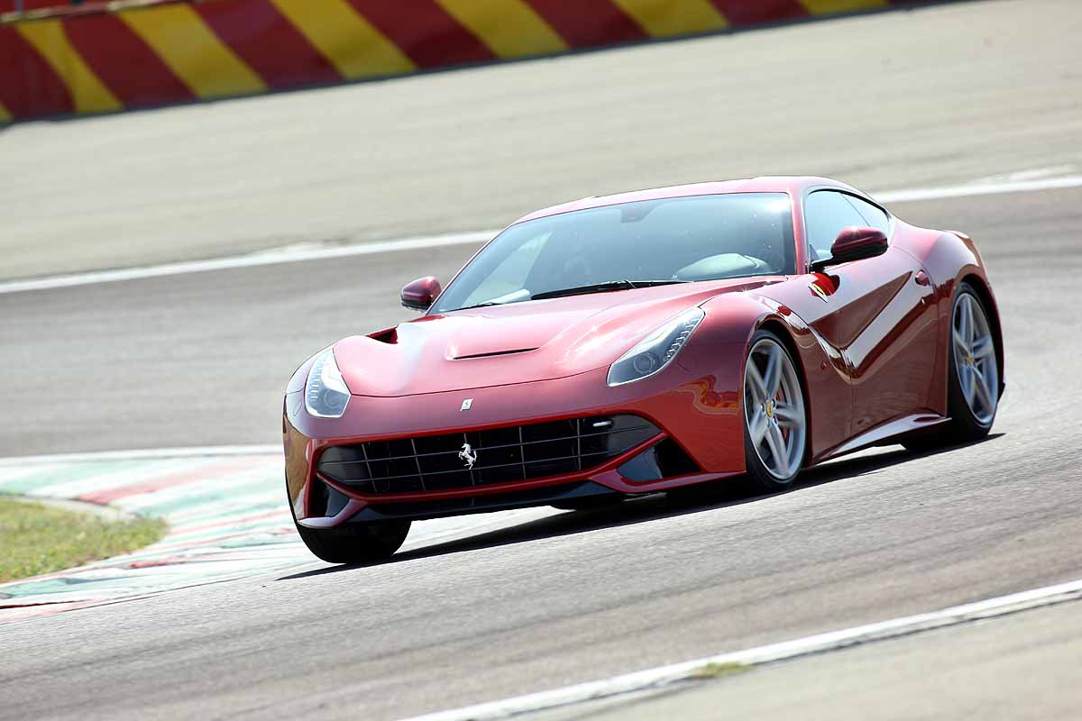Ferrari F12 video review