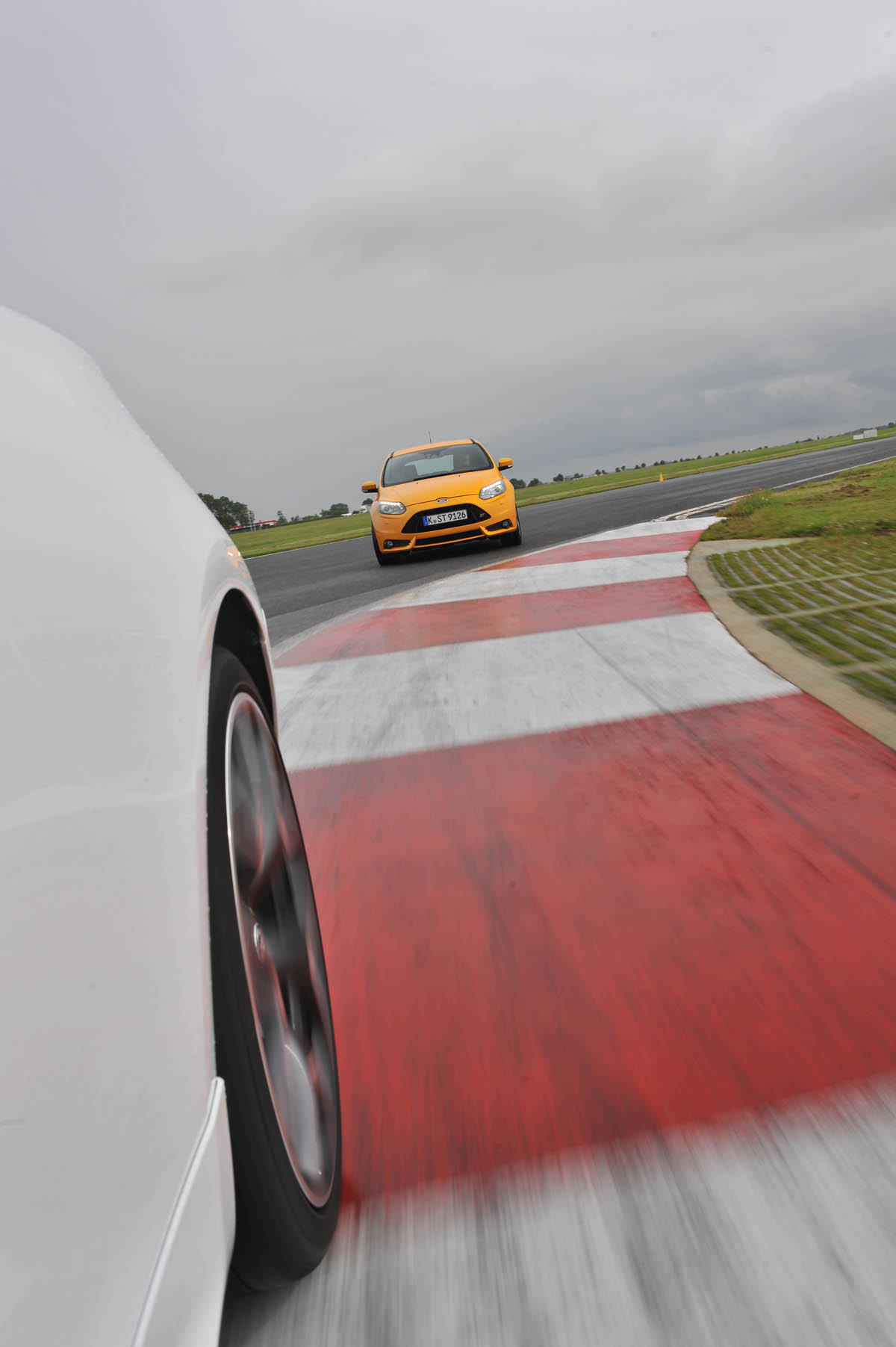 2012 Ford Focus ST vs Vauxhall Astra VXR video