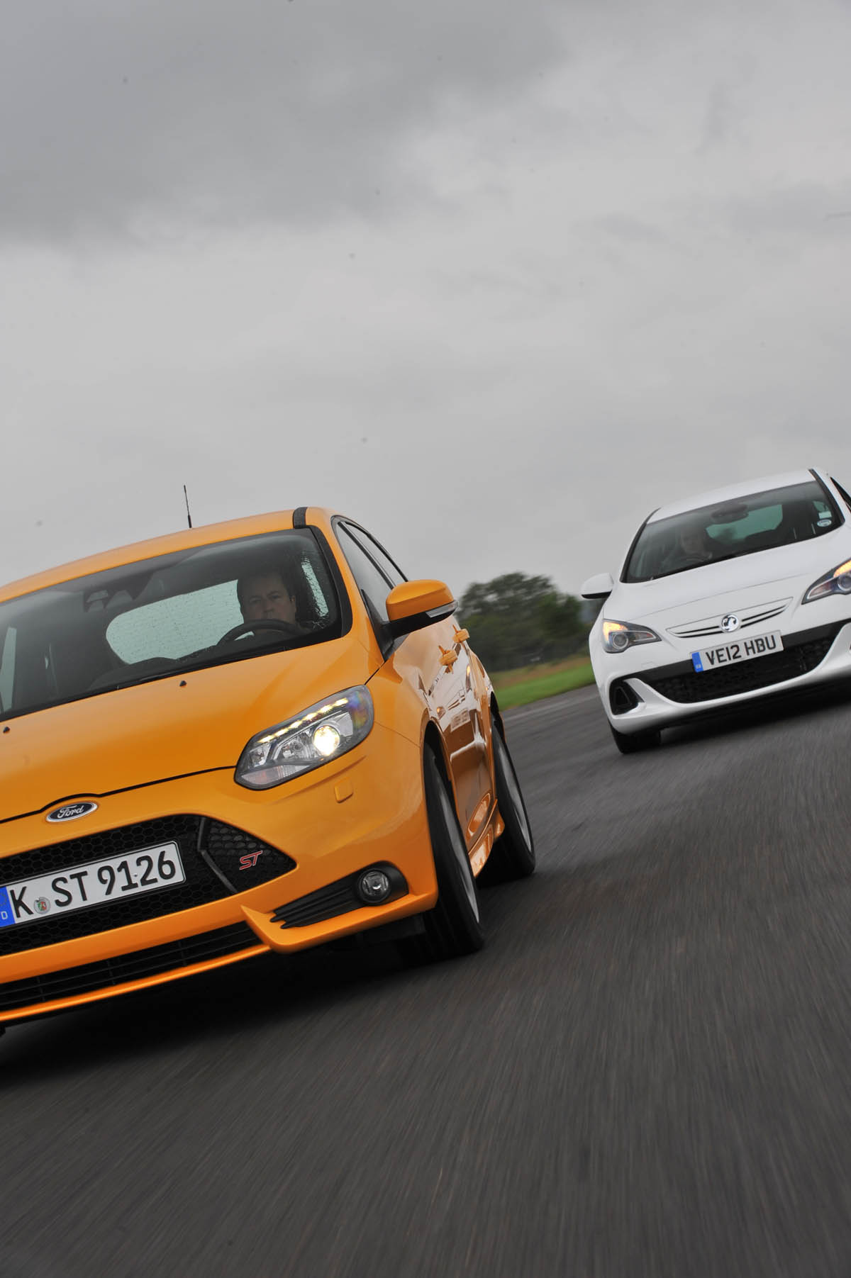 2012 Ford Focus ST vs Vauxhall Astra VXR video