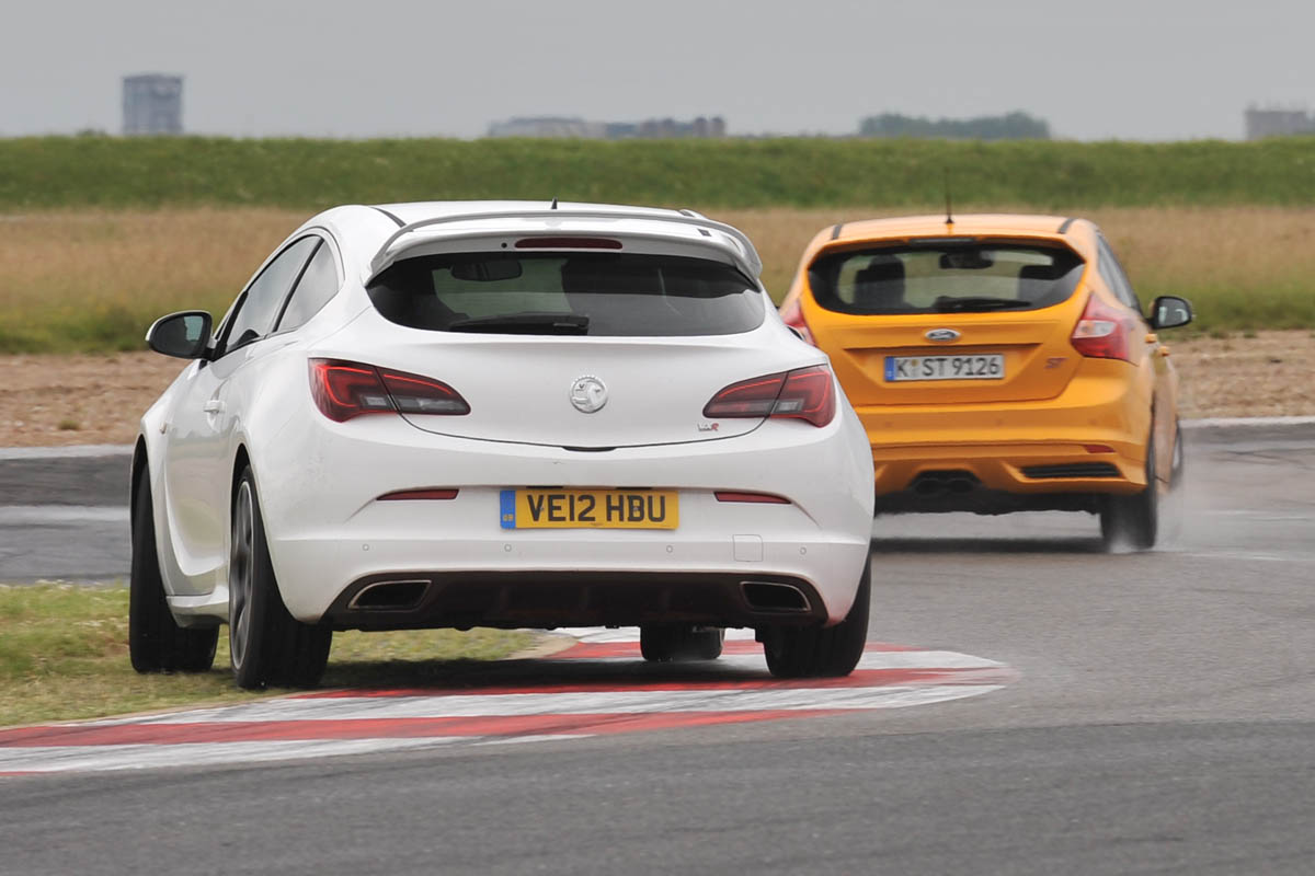 2012 Ford Focus ST vs Vauxhall Astra VXR video