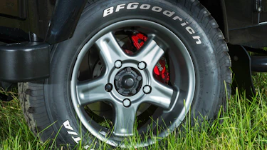 Twisted Land Rover Defender alloy wheel brakes