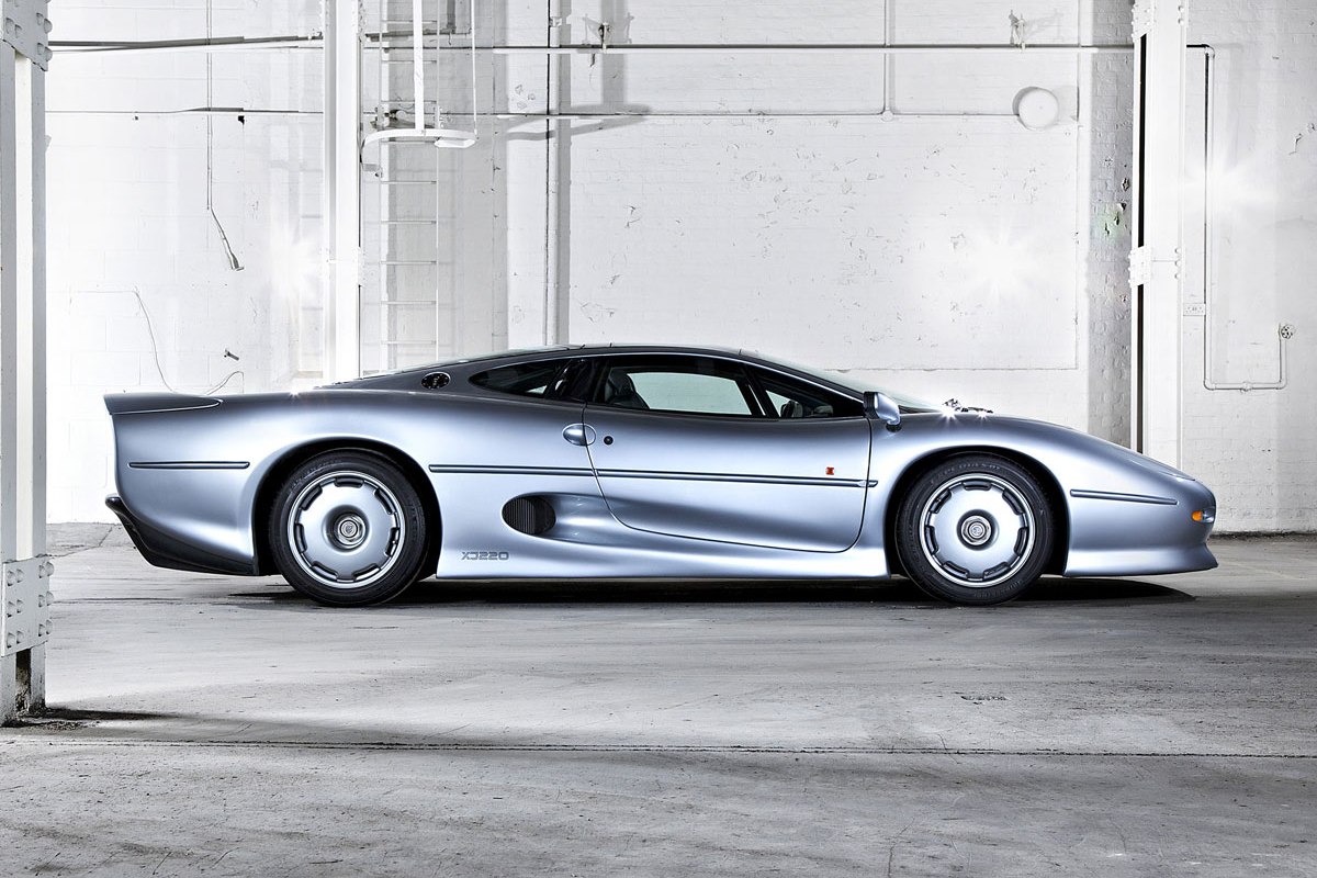 213mph Jaguar XJ220: With a turbocharged version of the Metro 6R4's V6 engine, the XJ220 wasn't quite what everyone was expec