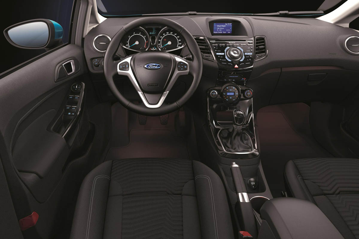 2013 Ford Fiesta interior dashboard