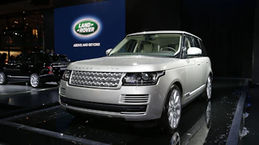 Range Rover launched at the Paris show