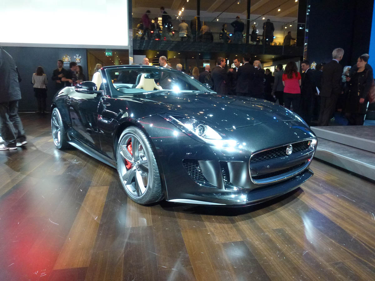 Jaguar F-type black Paris motor show