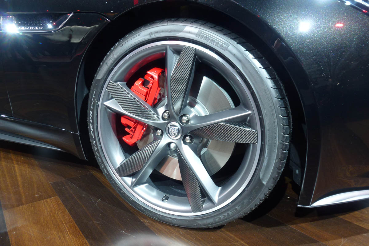 Jaguar F-type black Paris motor show alloy wheel