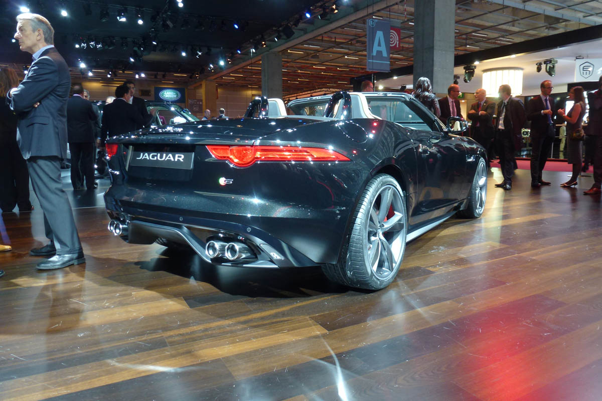 Jaguar F-type black Paris motor show