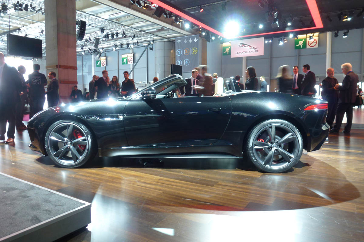Jaguar F-type black Paris motor show