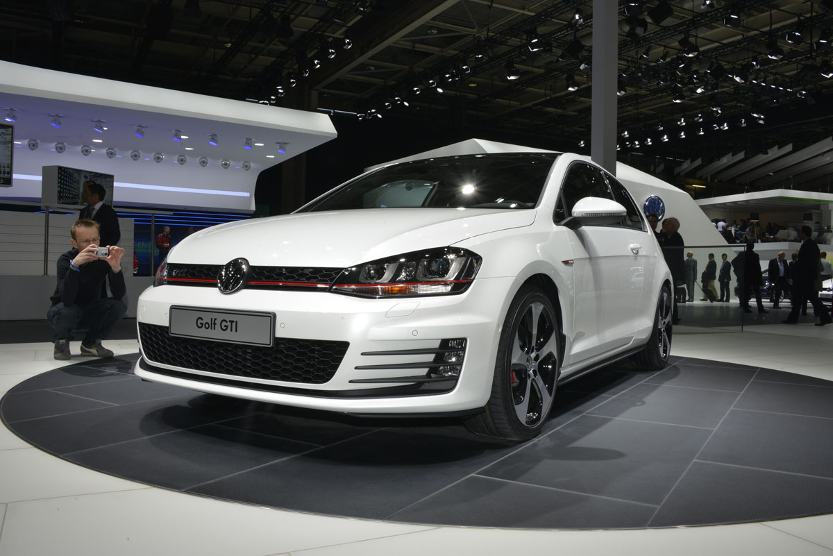 VW Golf GTI revealed at the Paris motor show