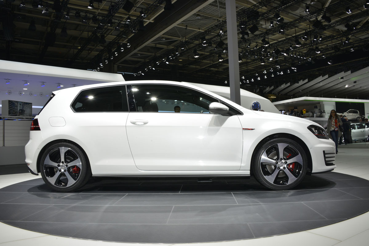 VW Golf GTI revealed at the Paris motor show