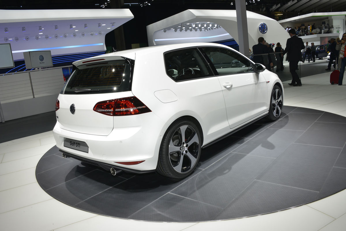 VW Golf GTI revealed at the Paris motor show