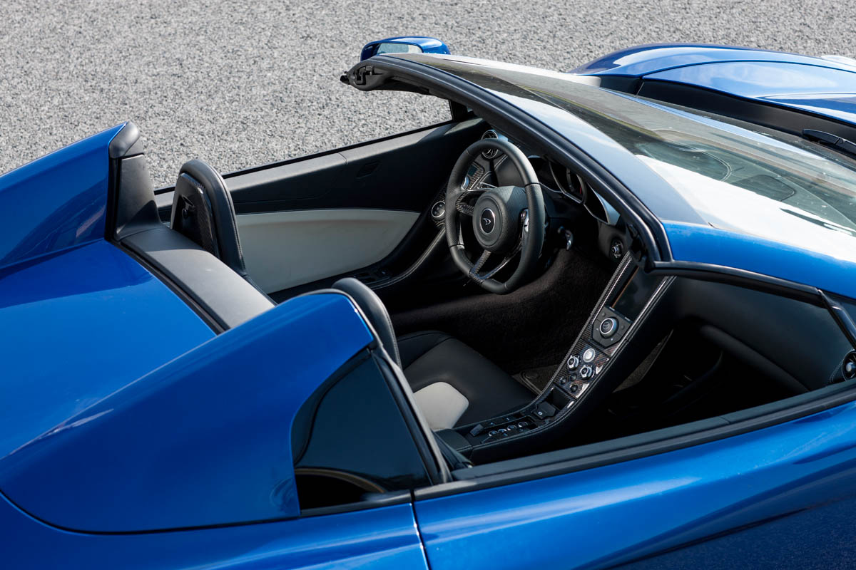 McLaren 12C Spider interior open top