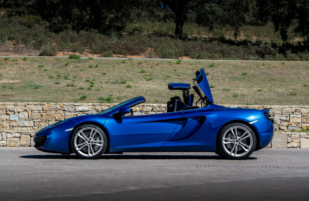 McLaren 12C Spider side profile roof opening