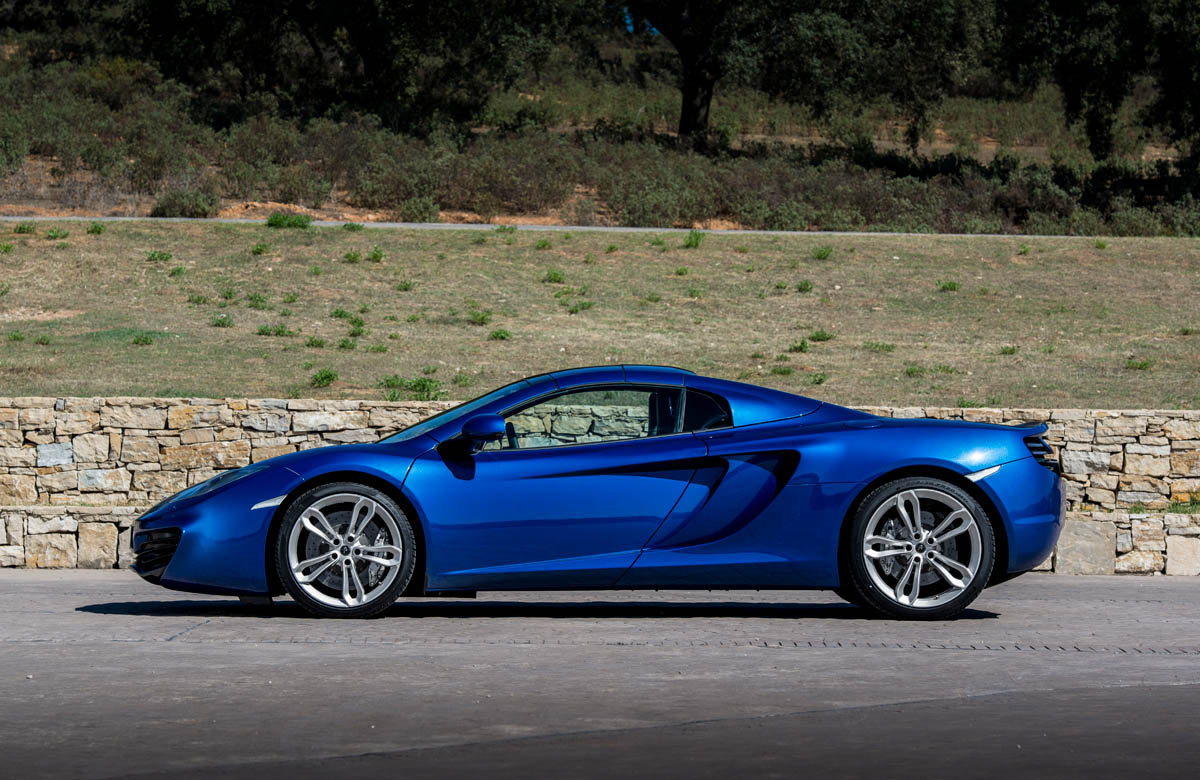McLaren 12C Spider side profile roof up