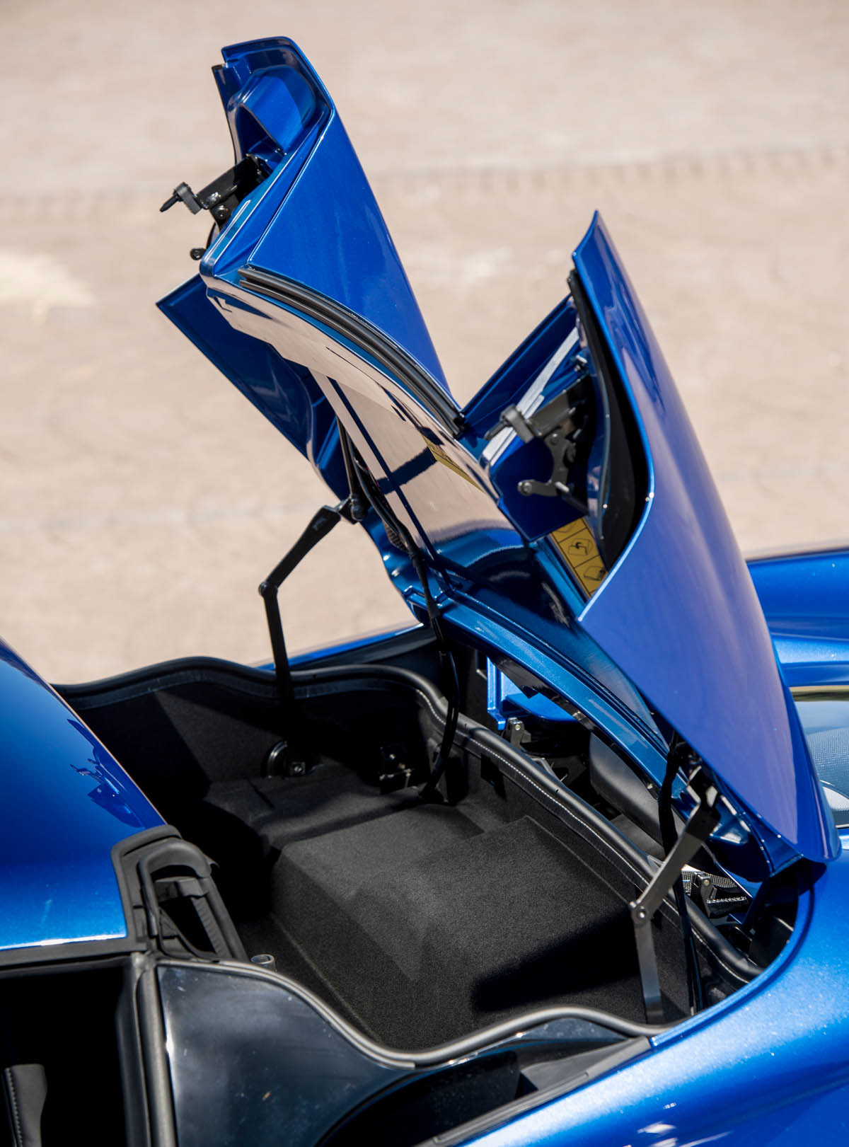McLaren 12C Spider luggage compartment