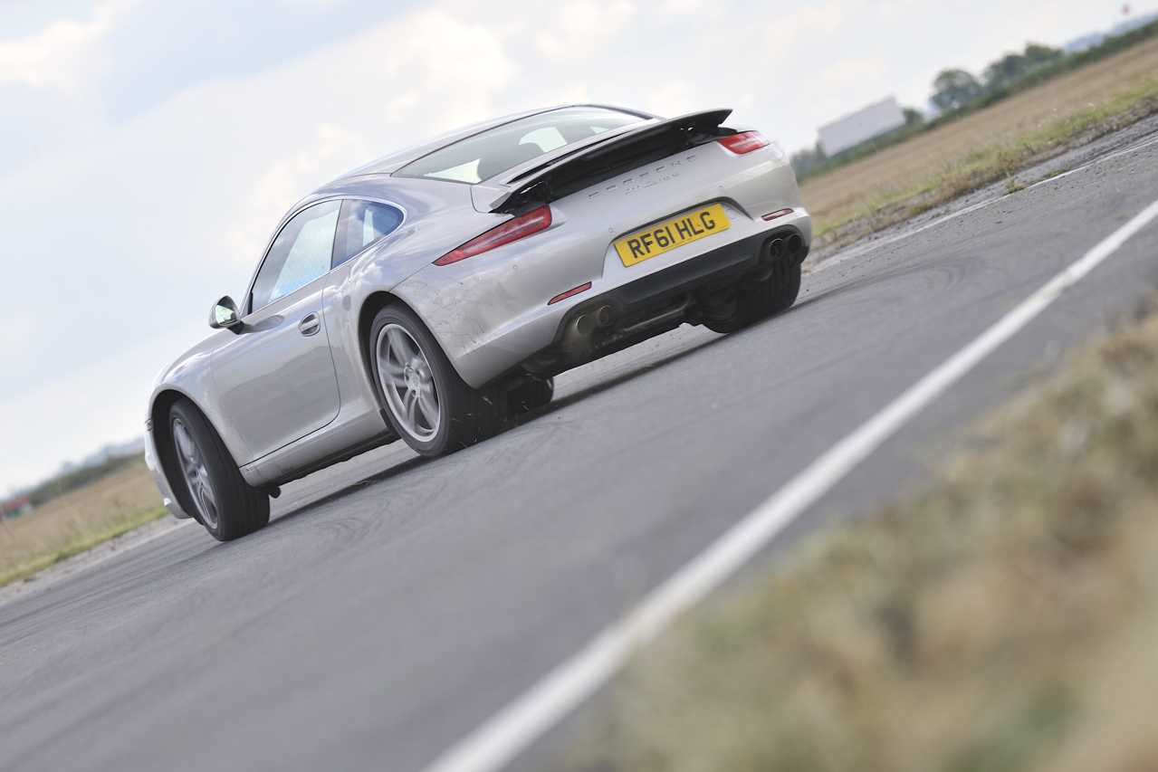 eCoty BMW M135i vs Porsche 911 Carrera video