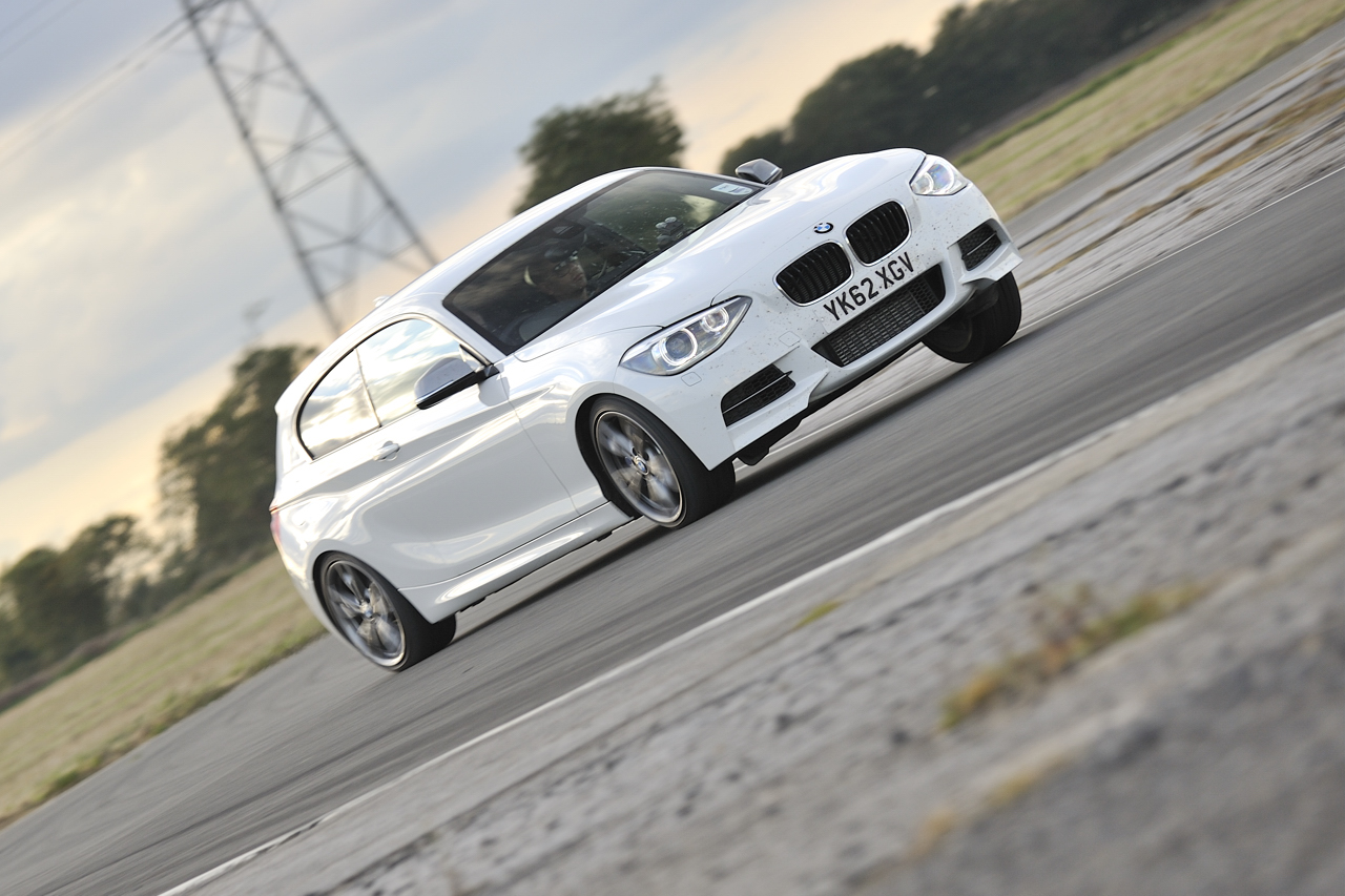 eCoty BMW M135i vs Porsche 911 Carrera video