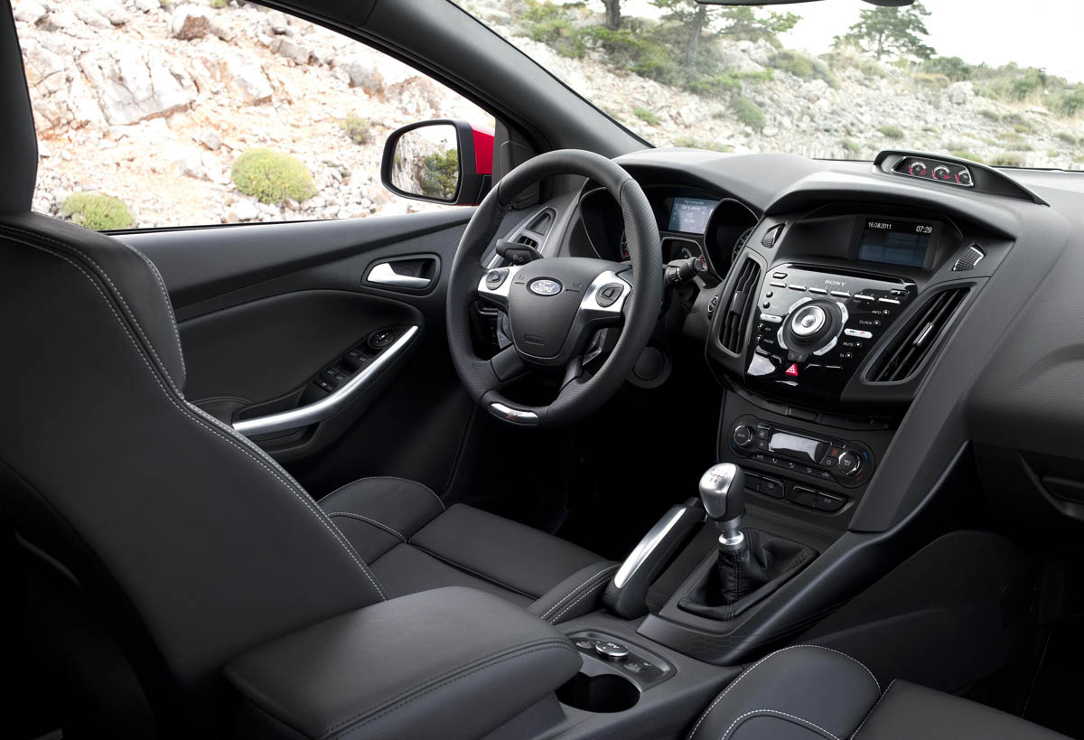 Ford Focus ST estate interior dashboard