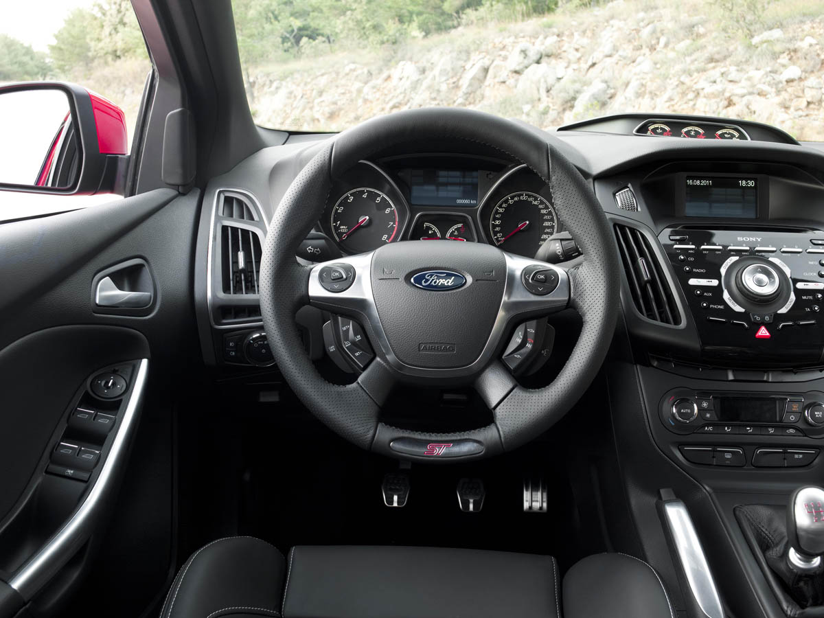 Ford Focus ST estate steering wheel