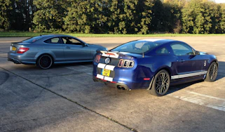 Ford Shelby GT500 Mustang vs Mercedes C63 AMG drag race video