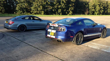 Ford Shelby GT500 Mustang vs Mercedes C63 AMG drag race video