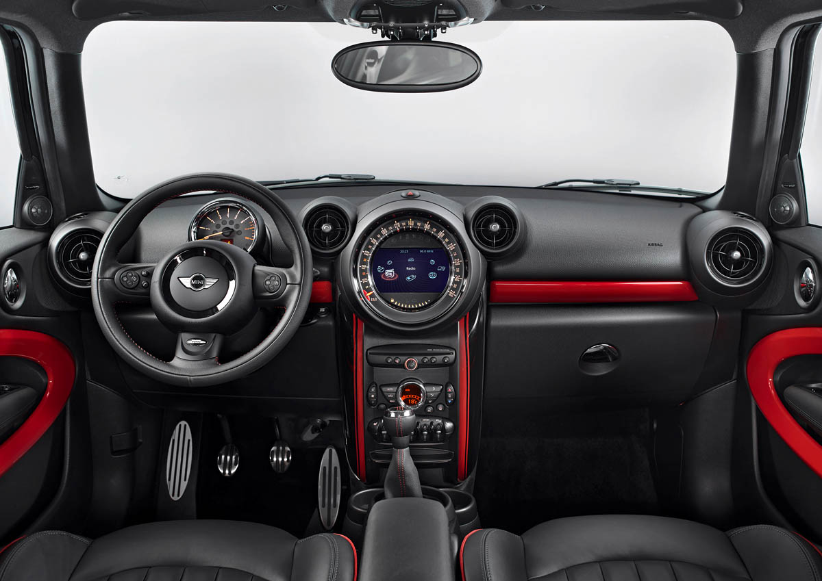 Mini Paceman John Cooper Works dashboard interior