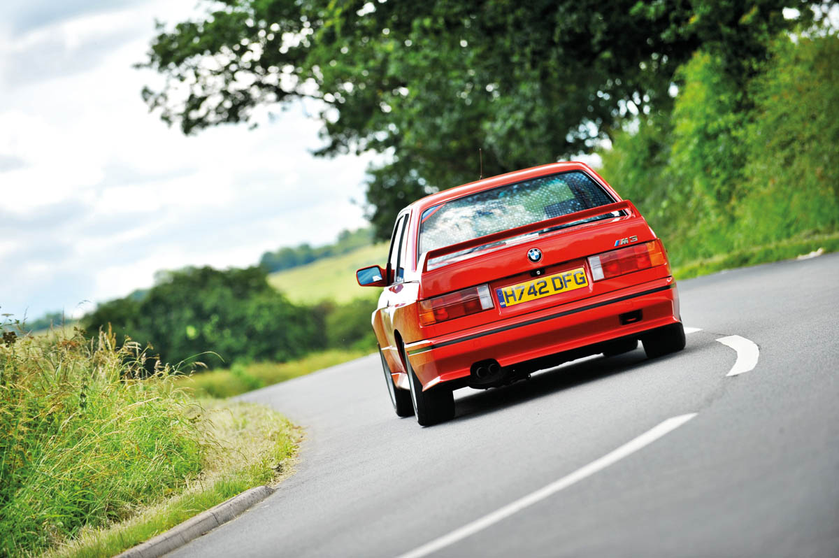 Toyota GT86 vs BMW E30 M3