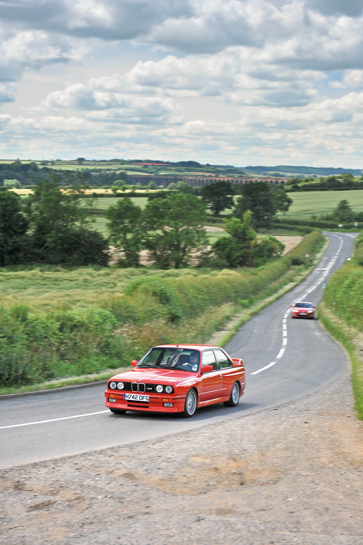 Toyota GT86 vs BMW E30 M3