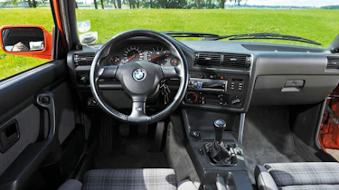 BMW E30 M3 interior dashboard