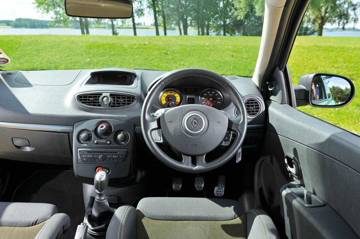 Renaultsport Clio 200 Cup interior dashboard