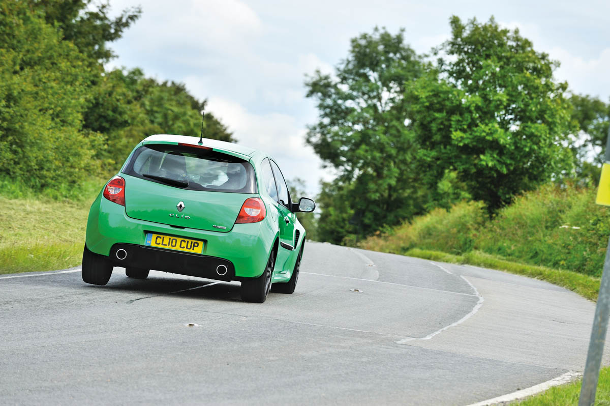 Renaultsport Clio 200 Cup vs Toyota GT86