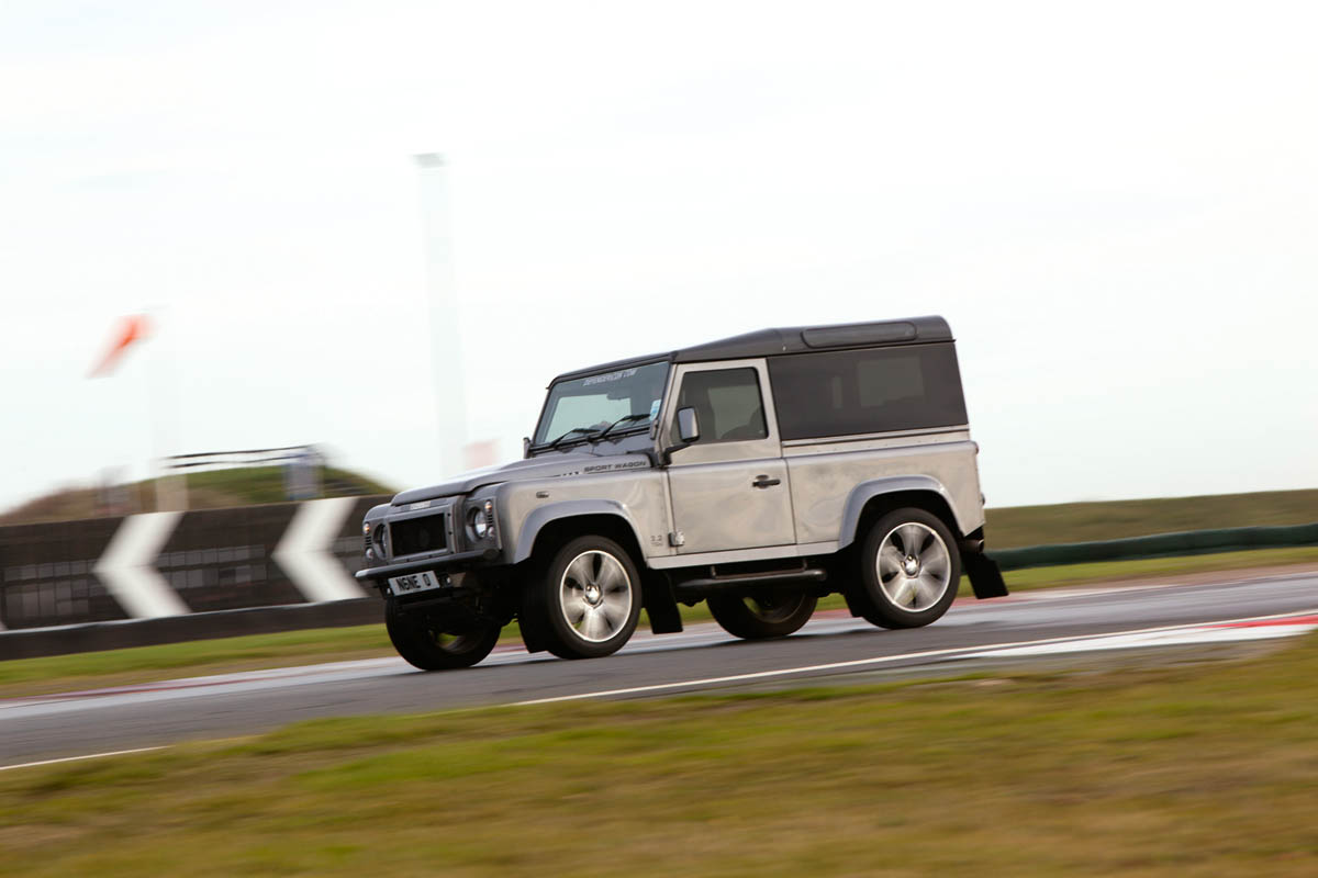 Nene Icon Land Rover Defender 90 Sport Wagon