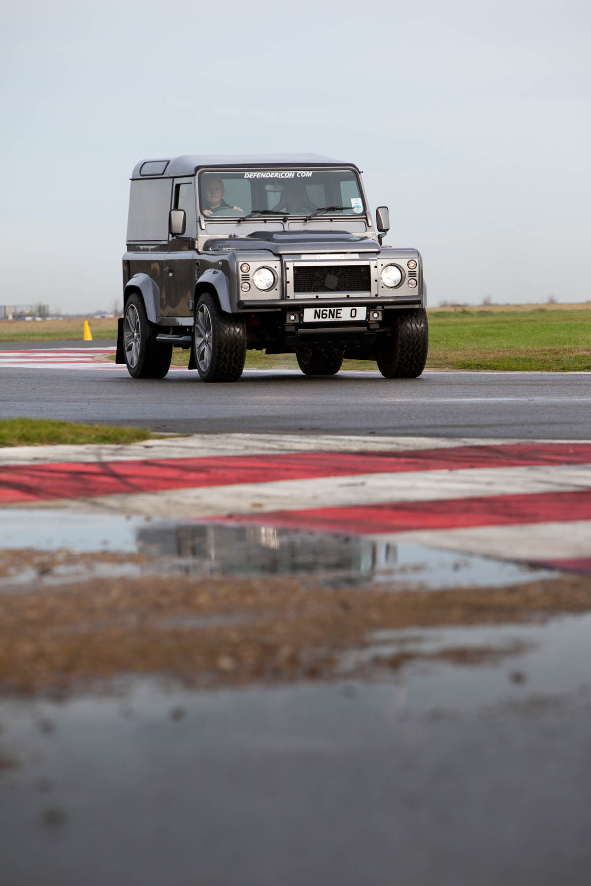 Nene Icon Land Rover Defender 90 Sport Wagon