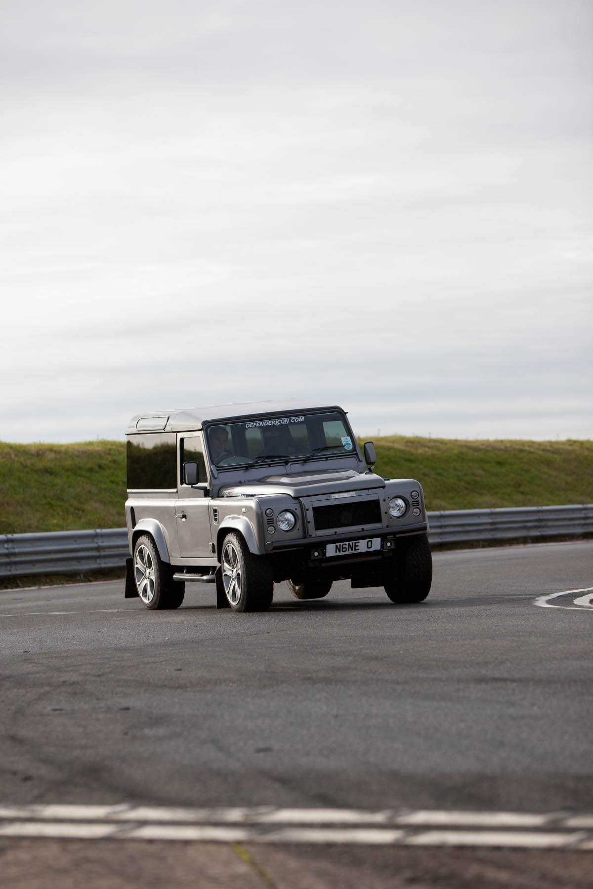 Nene Icon Land Rover Defender 90 Sport Wagon