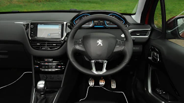 Peugeot 208 Feline THP 156 interior dashboard