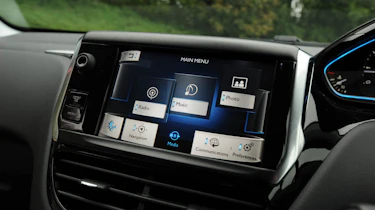 Peugeot 208 Feline THP 156 touchscreen media