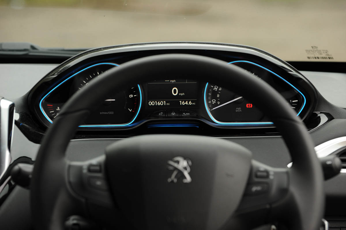 Peugeot 208 Feline THP 156 small steering wheel