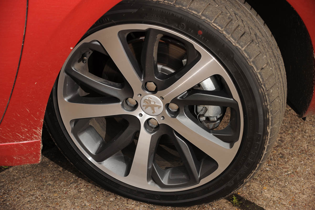 Peugeot 208 Feline THP 156 alloy wheel