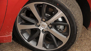 Peugeot 208 Feline THP 156 alloy wheel