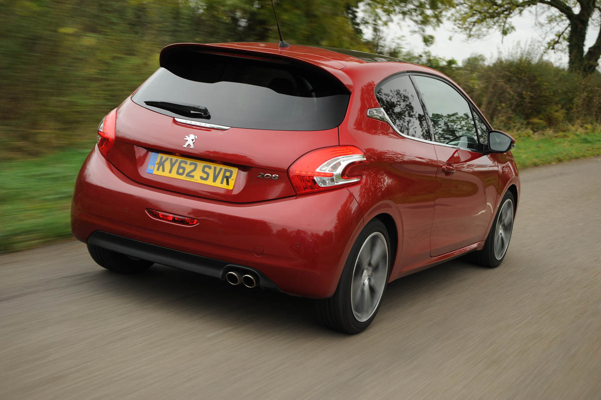 Peugeot 208 Feline THP 156 rear view