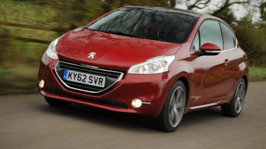 Peugeot 208 Feline THP 156 front view