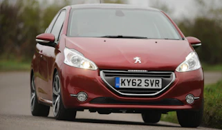 Peugeot 208 Feline THP 156 front