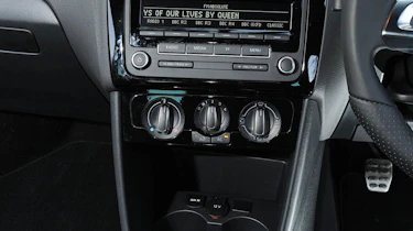 Volkswagen Polo R-line interior dashboard