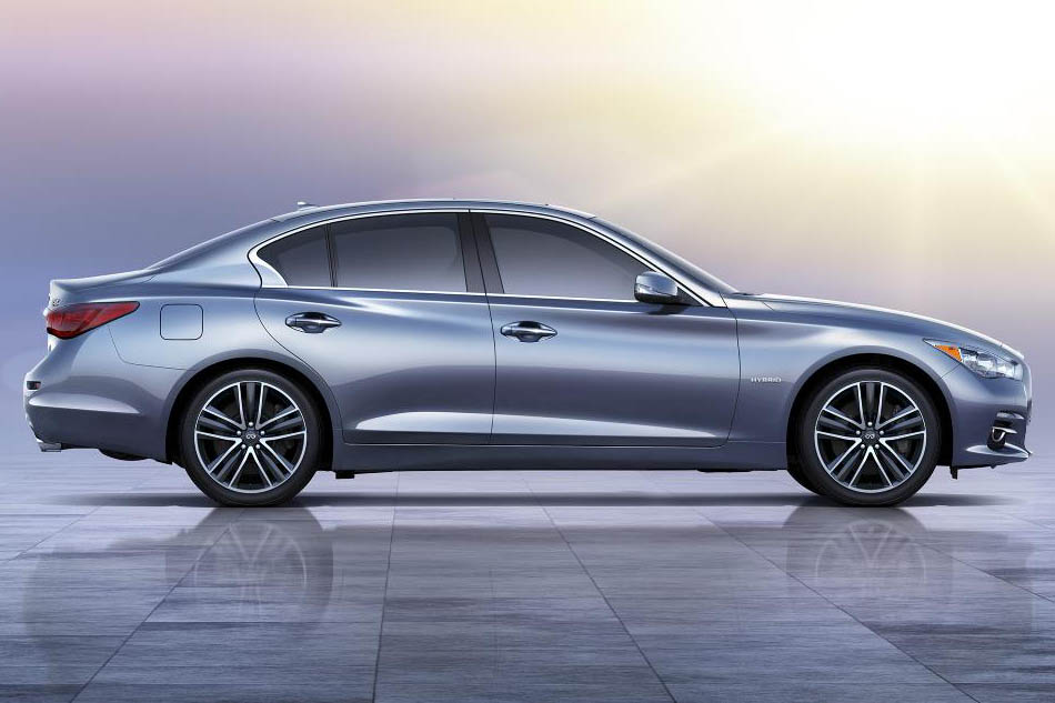 Infiniti Q50 sports saloon side profile