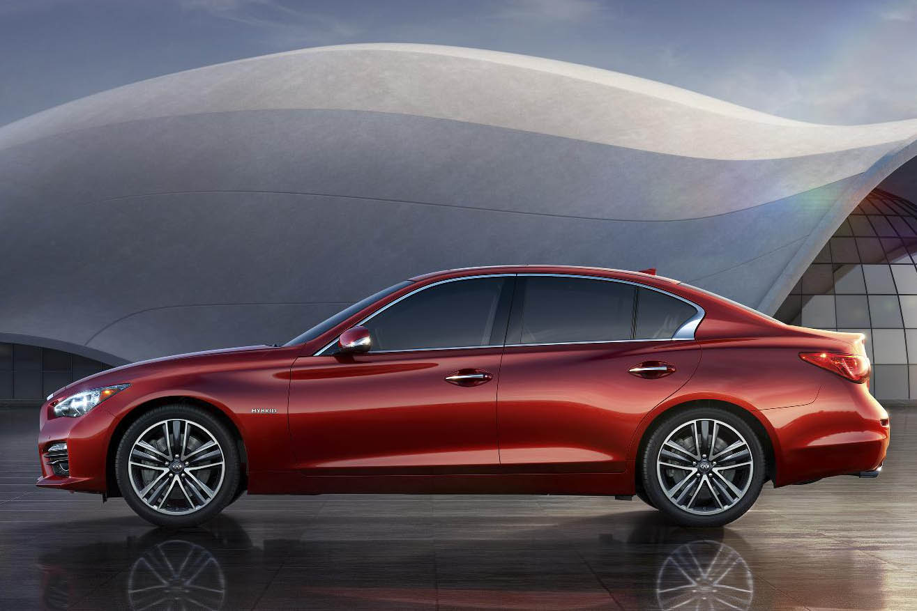 Infiniti Q50 sports saloon side profile