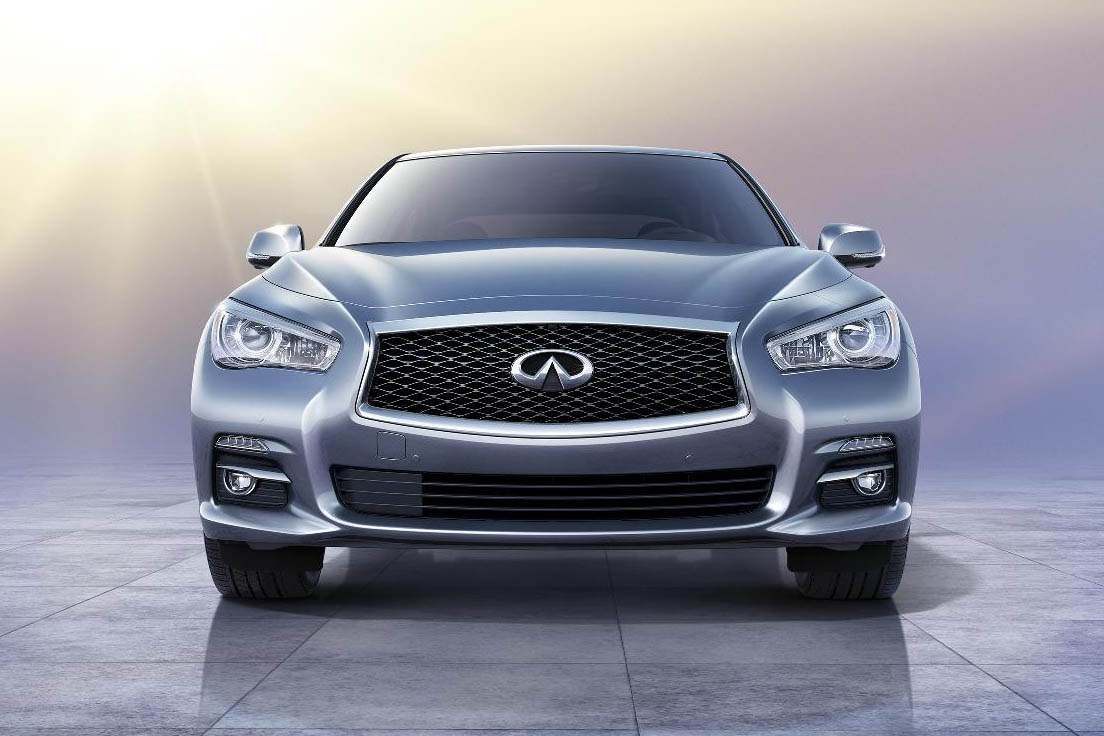 Infiniti Q50 sports saloon front